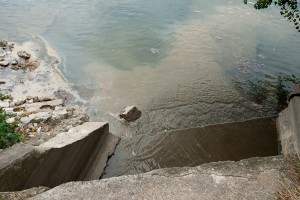 Les eaux usées sont rejetées en Loire (quai madeleine)